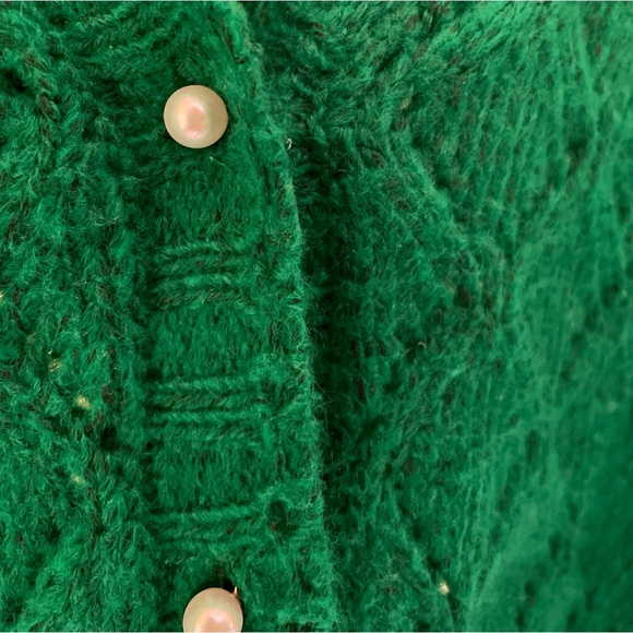 Fine knit fabric, Openwork Cropped V-neck, Cable knit, Faux pearl button - Picture 3 of 6